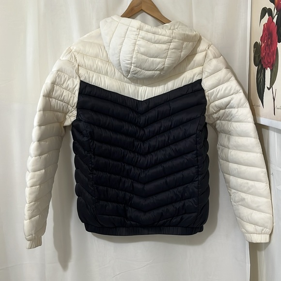 United Colors of Benetton Navy and White Puffer - Picture 5 of 5